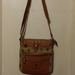 Auth. POLO ASSN Crossbody Special Edition Emblem Embossed Signature Like New